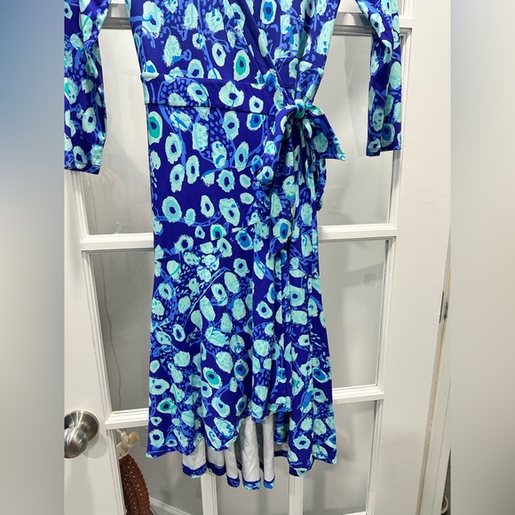 Lilly Pulitzer Rozaline Wrap Dress Multi
Color Lil Kitty Print - Small - Picture 5 of 7